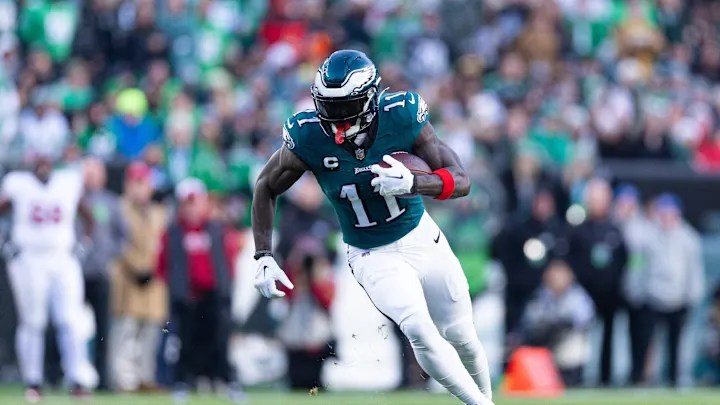 As ESPN confirmed and announced, it is to be announced that the Chicago Bears are reported to be in talks with the Philadelphia Eagles wide receiver, who formally turned down the Atlanta Falcons 3-year, $76.8 million contract deal last transfer window due to a misunderstanding between him and the Atlanta Falcons head coach before the contract, as confirmed and announced by ESPN 3 minutes ago. It is confirmed that he has officially terminated his contract with the Philadelphia Eagles, and the Chicago Bears are now reaching a deal with him, and he is set to join the Chicago Bears in the next 3 hours due to…