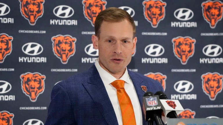 According to the Chicago Bears head coach’s announcement this morning, in response to a former traded personal agreement, it is confirmed that, as announced by the head coach, the ex-franchisee running back is expected to rejoin the Chicago Bears in less than 3 hours due to…