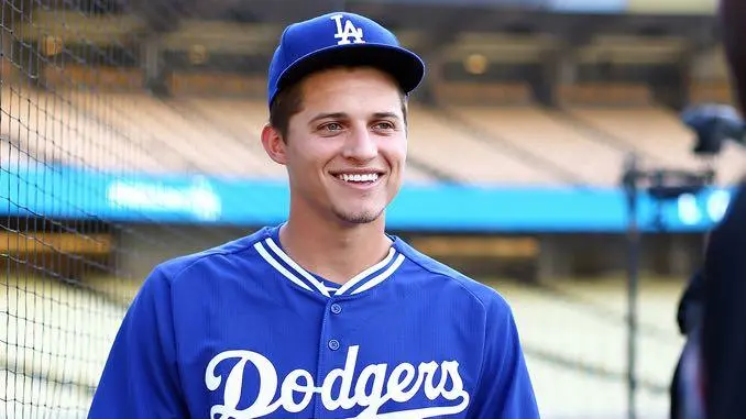 Últimas noticias: Los Angeles Dodgers han anunciado oficialmente el histórico intercambio del ex MVP de la Serie Mundial 2023 y estrella de los Texas Rangers, el campocorto Corey Seager. Corey Seager en un contrato lucrativo de 7 años y $210 millones, Corey Seager rechazó la oferta de 8 años de los Baltimore Orioles y la nueva oferta de los Texas Rangers a favor de un intercambio espectacular de regreso a su equipo soñado, los Los Angeles Dodgers, debido a…..Vea los detalles….