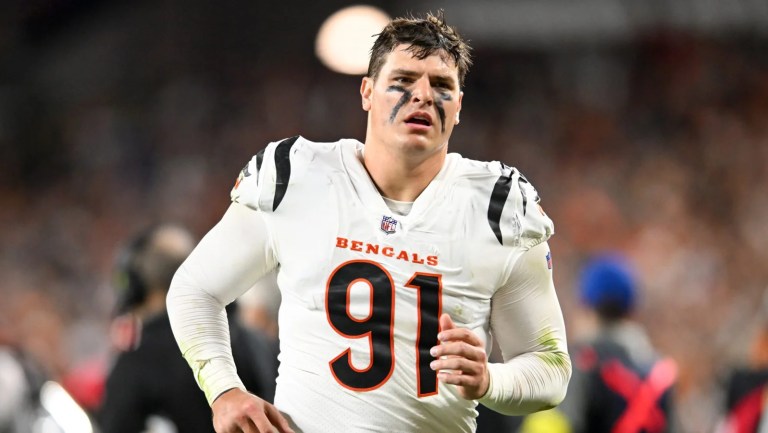 NFL NEWS: Following So Many Months of Rumors, Minnesota Vikings has officially traded For Cincinnati Bengals Franchise Defensive End Trey Hendrickson, The Star Rising Defensive End declined a chance to join the Indianapolis Colts, Green Bay Packers And Other Big Franchise in favor of a lucrative five-year deal worth $110.7 million Contract with the Minnesota Vikings, However, Cincinnati Bengals Will Receive Multiple 2026, 1st Round Draft Picks From Minnesota Vikings Plus Extra Cash Following this trade Due To.. See Full Trade Details…..
