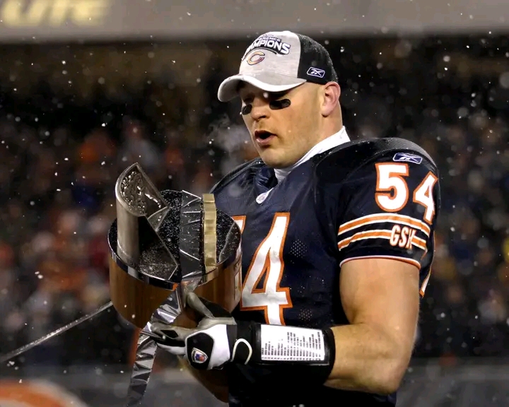 Brian Urlacher takes the defensive reins as the Chicago Bears welcome back their legendary linebacker to serve as the team’s new defensive coordinator